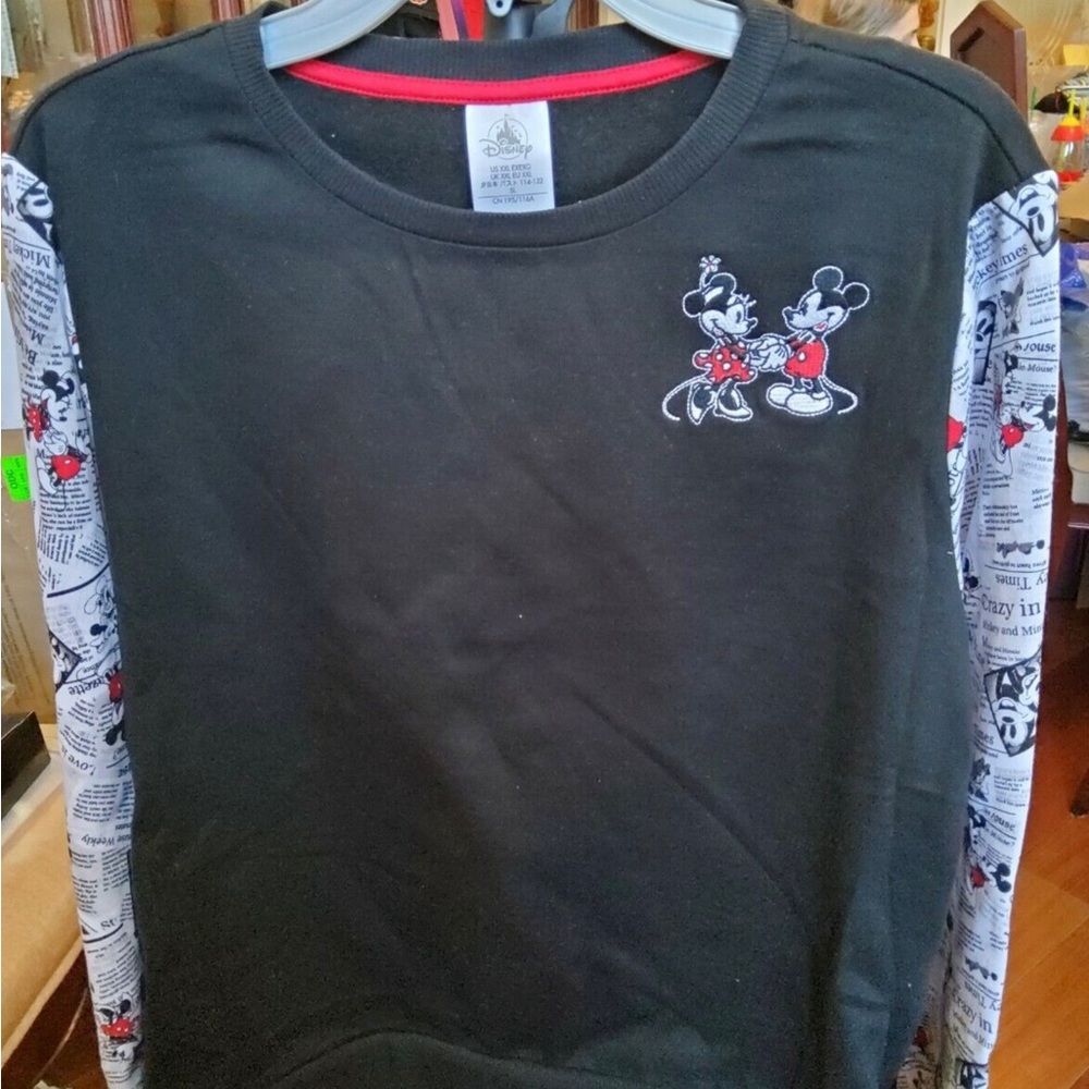 DISNEY PARKS ‘’ MICKEY MINNIE  CRAZY IN LOVE  ‘’ LONG SLEEVE  TOP  XXL NEW  SALE